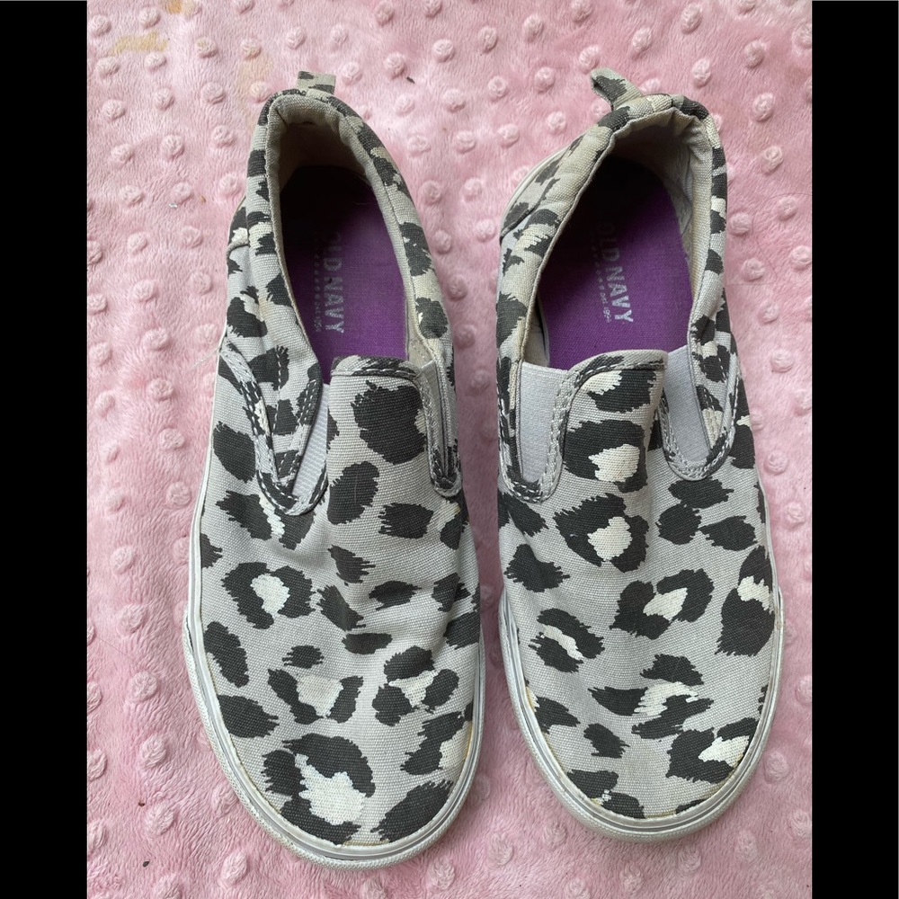Old Navy size 5 leopard slip on shoes